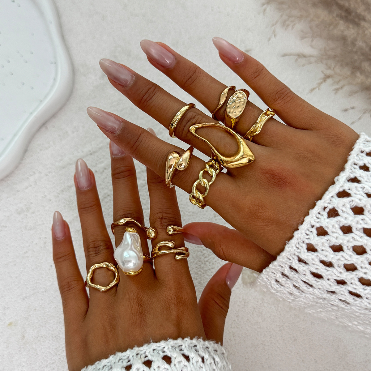 Baroque Imitation Pearl Light-Sensitive Ring: open design detail