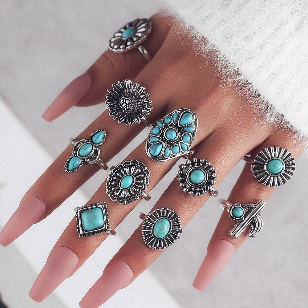 Bohemian Turquoise 10-Piece Ring Set: Bohemian coin design detail