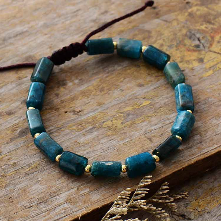 Blue Apatite Natural Stone Bracelet: natural stone bracelet close-up