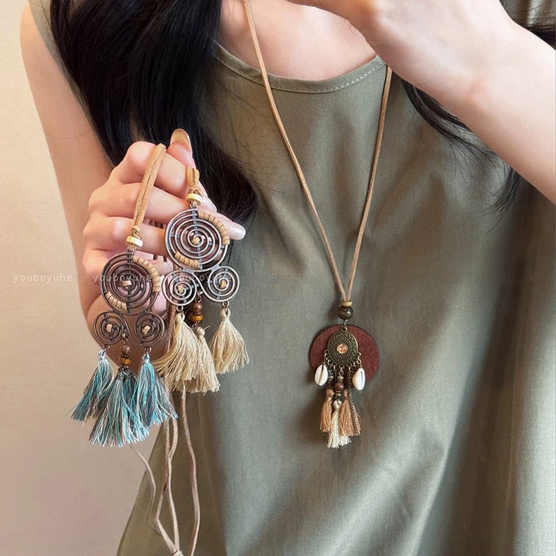 New Chinese Butterfly Heart Tassel Women's Collarbone Chain: market scene wear